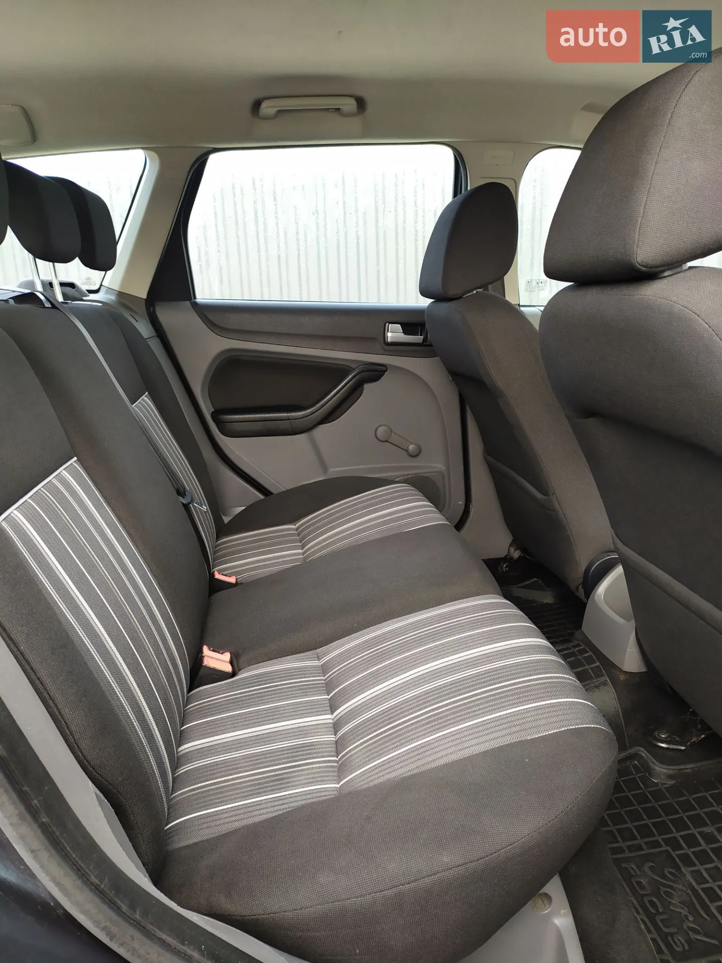 2010 Ford Focus - мініатюра 10
