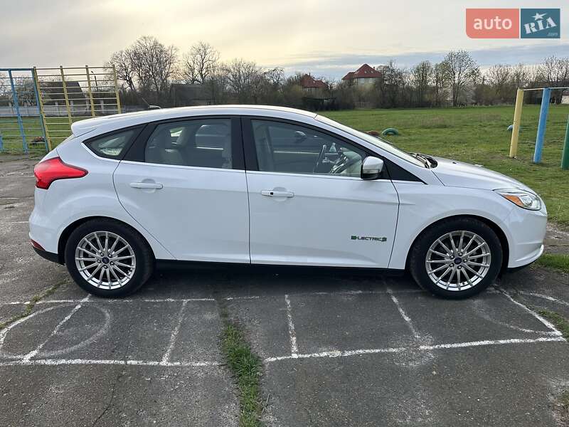 Хэтчбек Ford Focus 2015 в Вышгороде