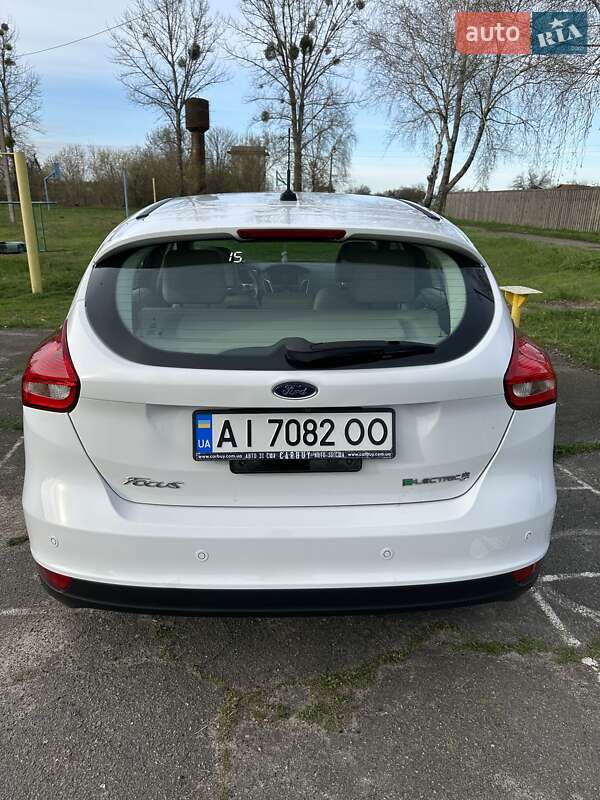 Хэтчбек Ford Focus 2015 в Вышгороде