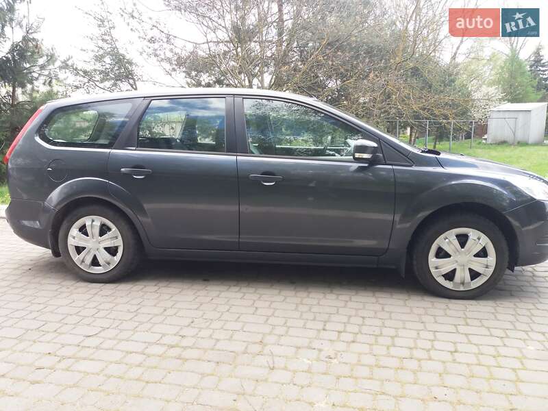 Універсал Ford Focus 2010 в Яворові