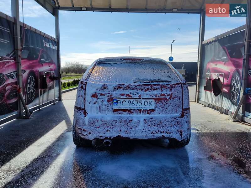 Хэтчбек Ford Focus 2008 в Самборе