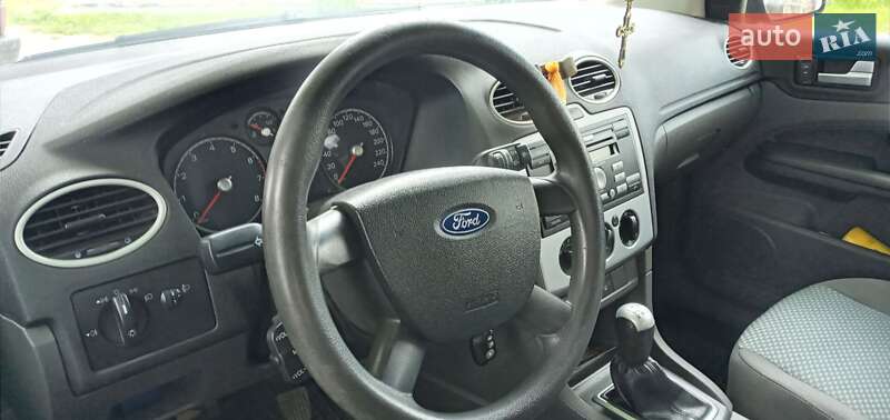 Хэтчбек Ford Focus 2006 в Томашполе фото 24 Хэтчбек Ford Focus 2006 в Томашполе