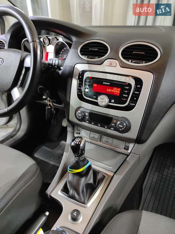 Хетчбек Ford Focus 2010 в Солоному