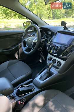 Хэтчбек Ford Focus 2011 в 