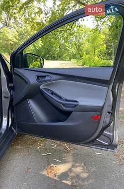 Хэтчбек Ford Focus 2011 в 