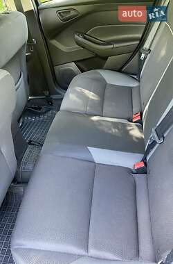 Хэтчбек Ford Focus 2011 в 