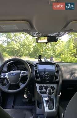 Хэтчбек Ford Focus 2011 в 