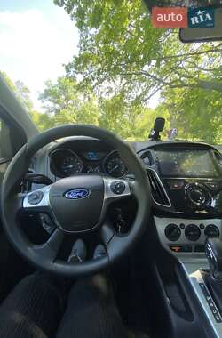 Хэтчбек Ford Focus 2011 в 