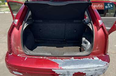 Хэтчбек Ford Focus 2002 в 