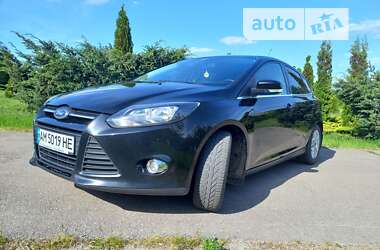 Хэтчбек Ford Focus 2012 в 