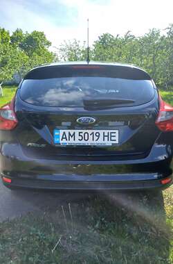 Хэтчбек Ford Focus 2012 в 