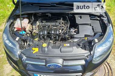 Хэтчбек Ford Focus 2012 в 
