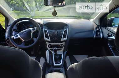 Хэтчбек Ford Focus 2012 в 