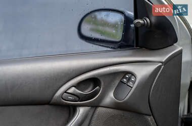 Хэтчбек Ford Focus 2001 в 