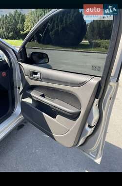 Хэтчбек Ford Focus 2007 в 