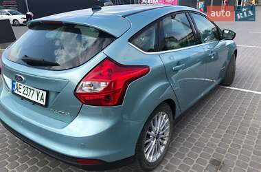 Хэтчбек Ford Focus 2012 в 