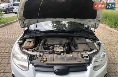 Хэтчбек Ford Focus 2013 в 