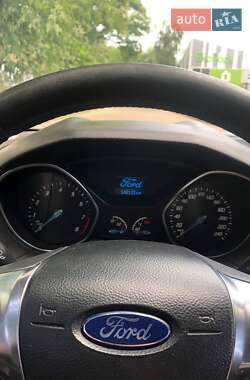 Хэтчбек Ford Focus 2013 в 
