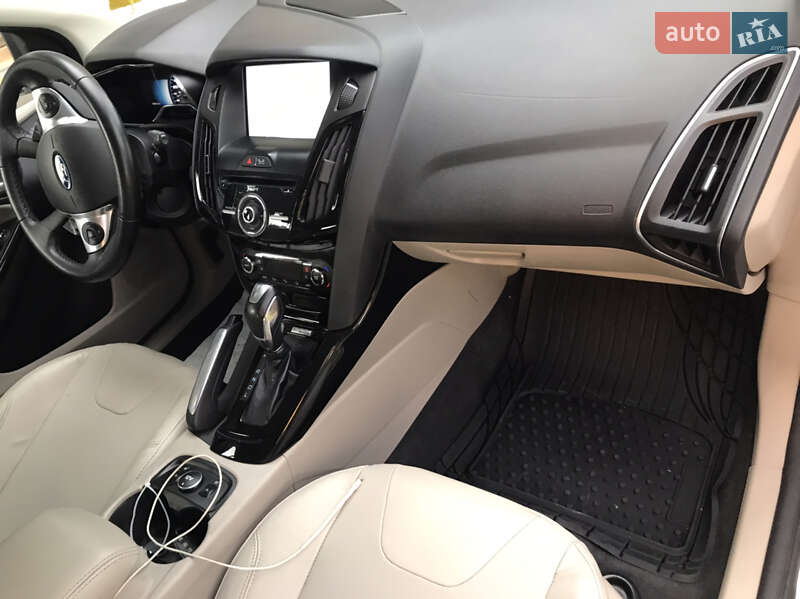 Хэтчбек Ford Focus 2012 в Буске