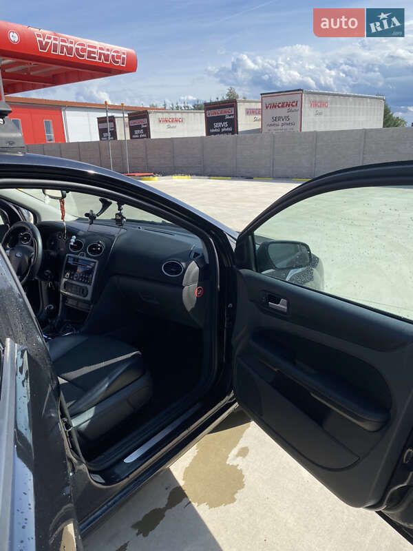 Хэтчбек Ford Focus 2006 в Тячеве