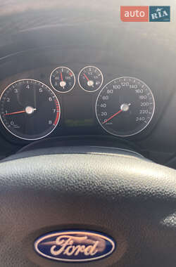 Хэтчбек Ford Focus 2006 в Тячеве