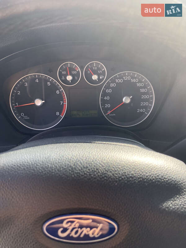 Хэтчбек Ford Focus 2006 в Тячеве