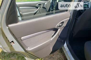 Хэтчбек Ford Focus 2002 в 
