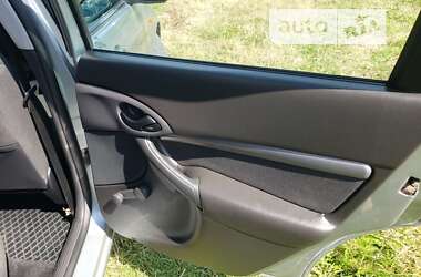 Хэтчбек Ford Focus 2002 в 