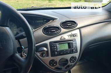 Хэтчбек Ford Focus 2002 в 