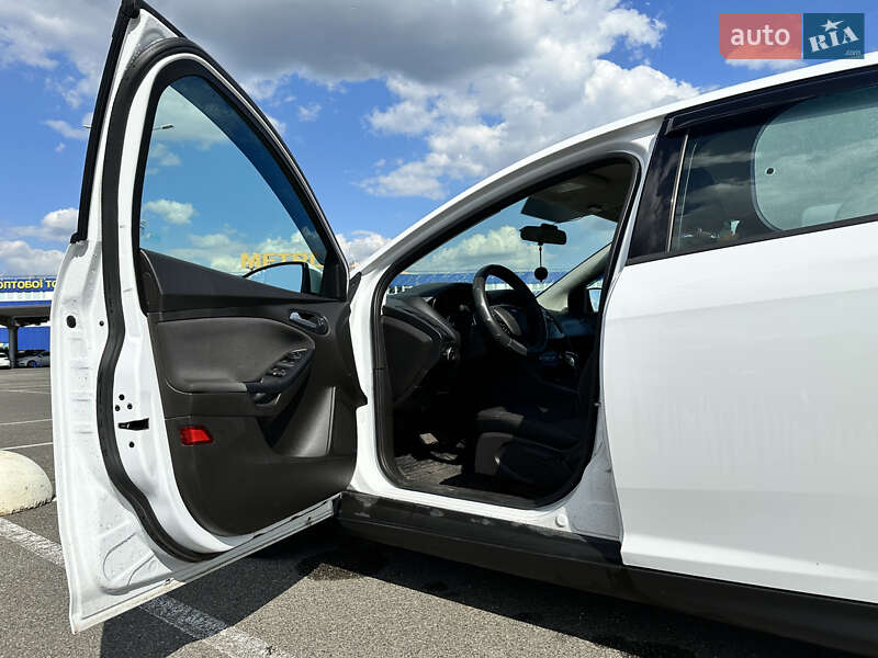 Седан Ford Focus 2016 в Киеве