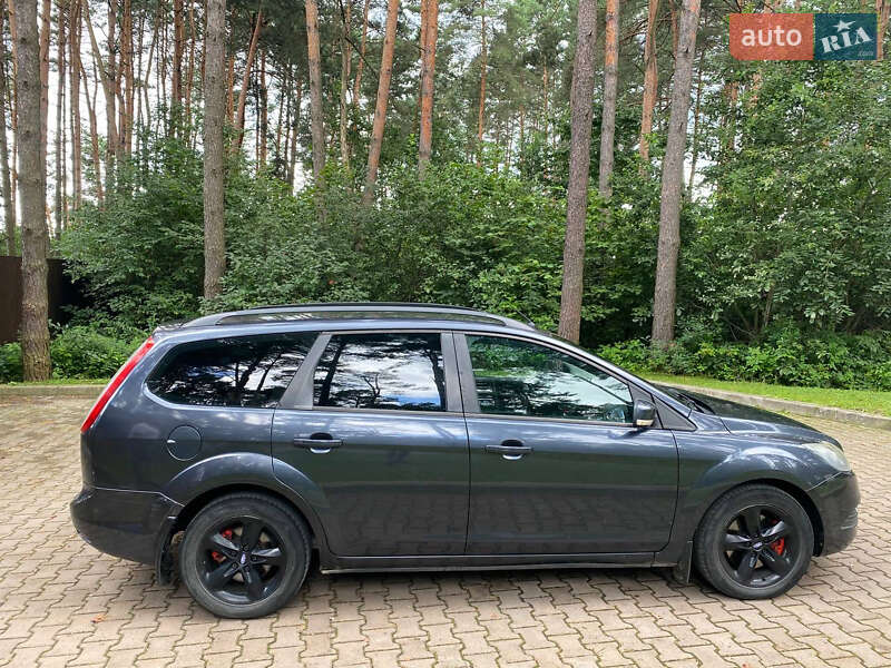 Универсал Ford Focus 2009 в Новояворовске