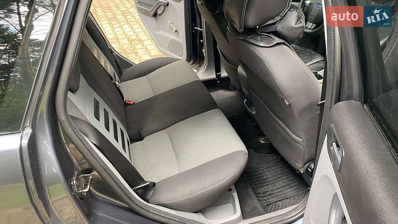 Универсал Ford Focus 2009 в Новояворовске