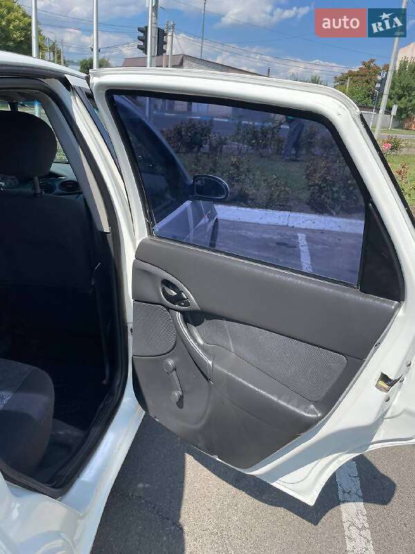 Седан Ford Focus 2001 в Южном фото 5 Седан Ford Focus 2001 в Южном