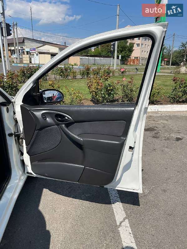 Седан Ford Focus 2001 в Южном фото 38 Седан Ford Focus 2001 в Южном