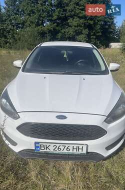 Седан Ford Focus 2015 в 