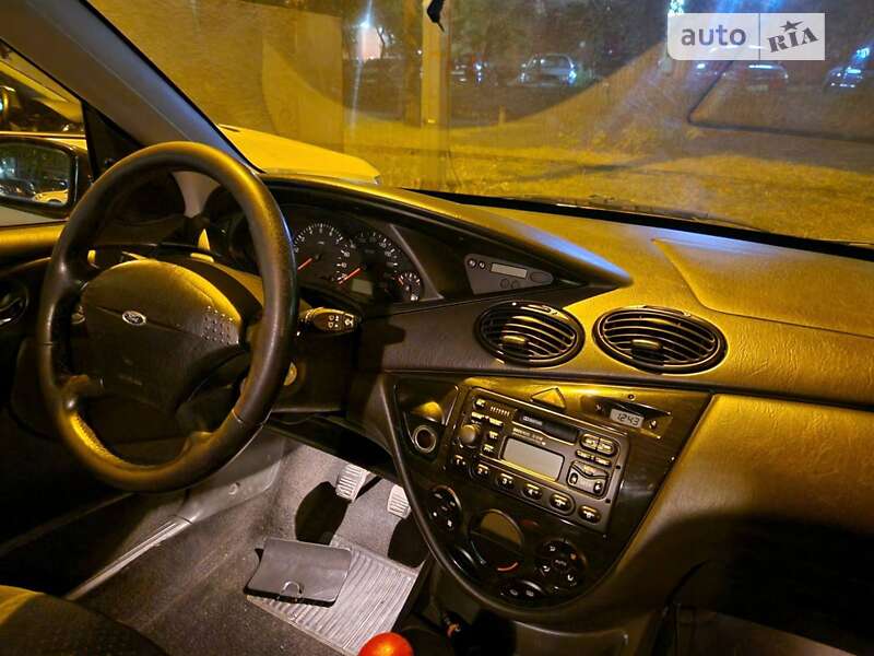 Хэтчбек Ford Focus 2002 в Киеве
