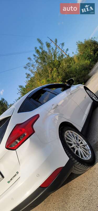 Хэтчбек Ford Focus 2015 в Каменец-Подольском