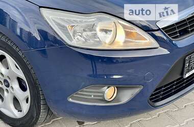 Хэтчбек Ford Focus 2011 в 