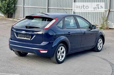 Хэтчбек Ford Focus 2011 в 