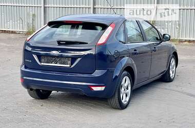 Хэтчбек Ford Focus 2011 в 