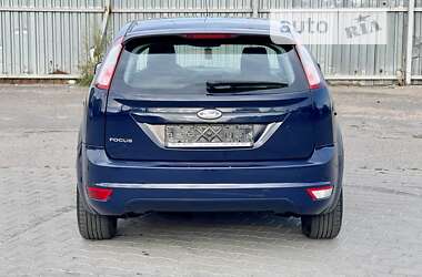 Хэтчбек Ford Focus 2011 в 