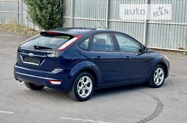 Хэтчбек Ford Focus 2011 в 