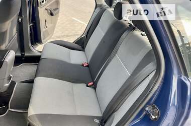 Хэтчбек Ford Focus 2011 в 