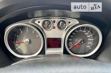 Хэтчбек Ford Focus 2011 в 