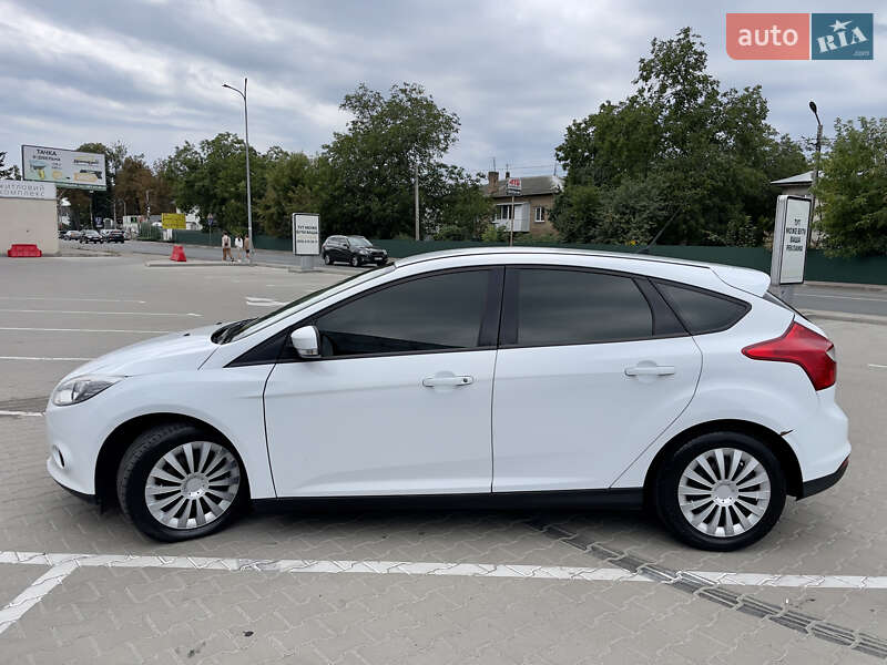 Хэтчбек Ford Focus 2014 в Вишневом