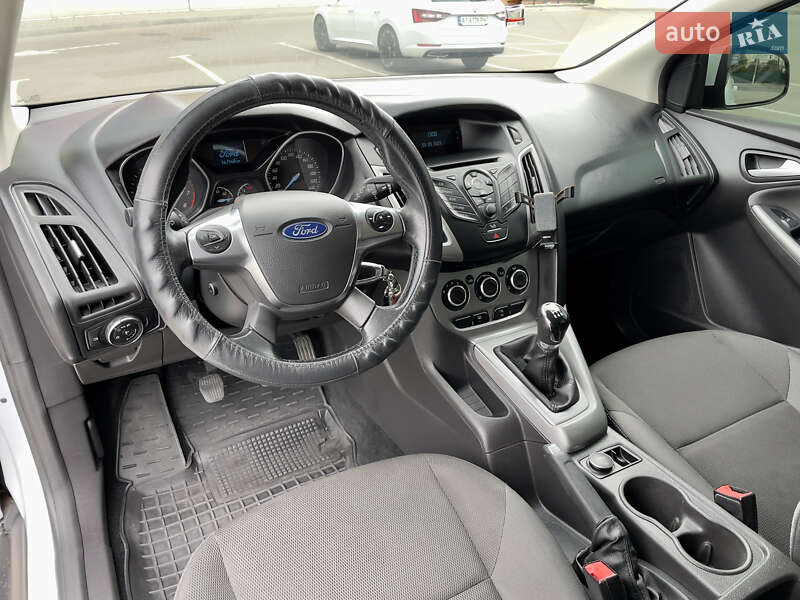 Хэтчбек Ford Focus 2014 в Вишневом