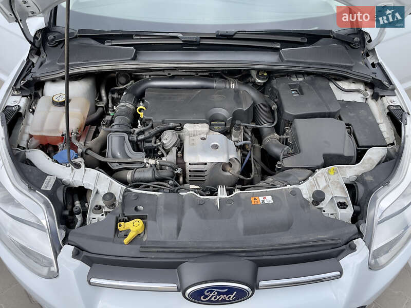 Хэтчбек Ford Focus 2014 в Вишневом