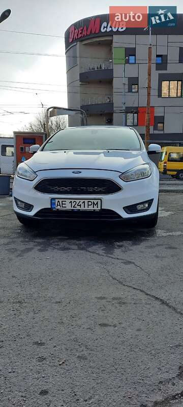 Хэтчбек Ford Focus 2015 в Днепре