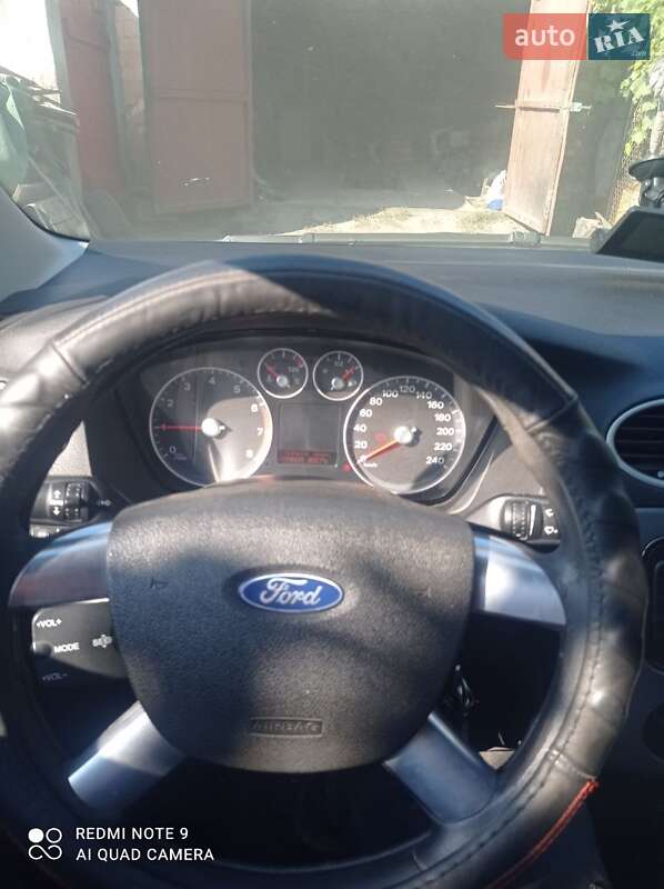 Хэтчбек Ford Focus 2007 в Долинской