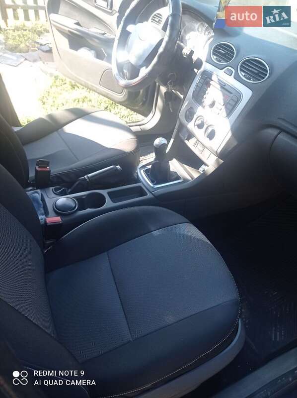 Хэтчбек Ford Focus 2007 в Долинской